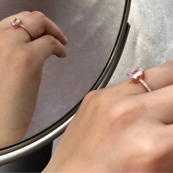 Vintage Oval and Crown 18K Rose Gold Ring Set - Picture 5 of 10